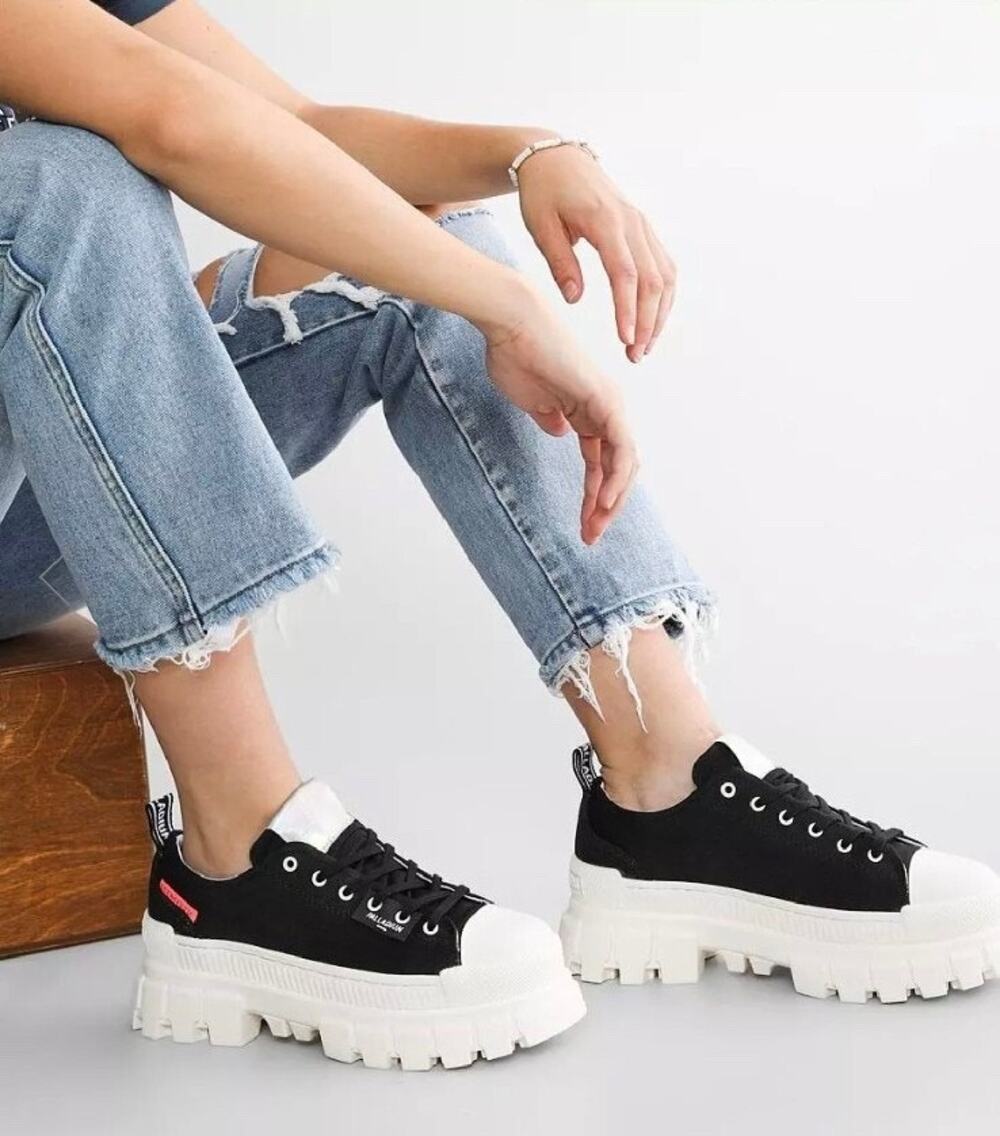 NEW FREE PEOPLE Palladium Revolt Black White Low Top $160 Platform Sneakers 7.5